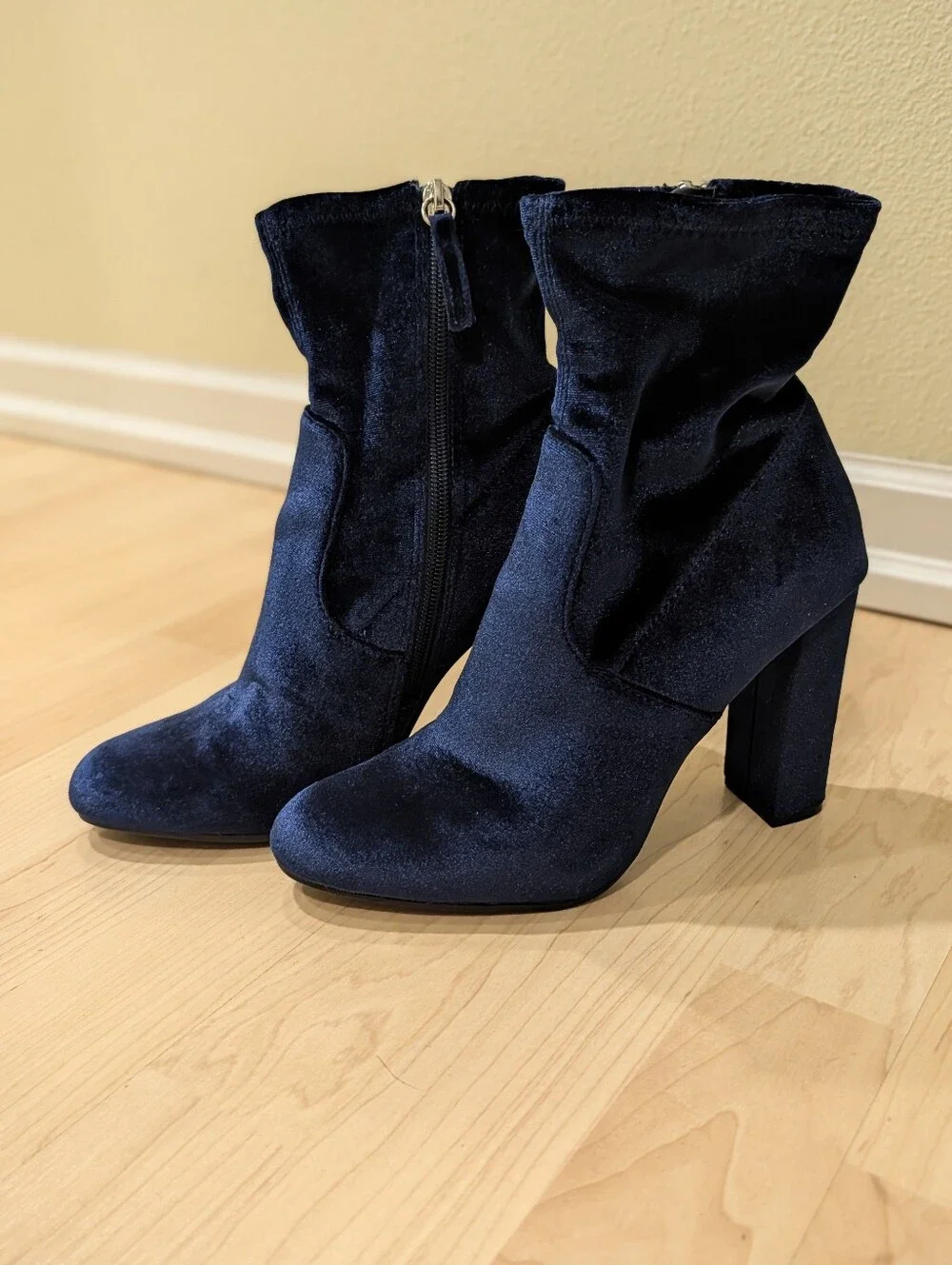 Steve Madden Edit Navy Blue Velvet High-Ankle Sock Boots, Sz 8.5M